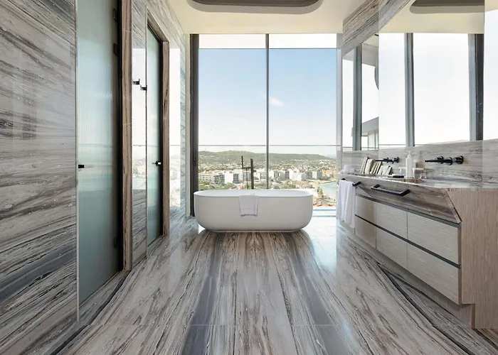 Swissotel And Готель