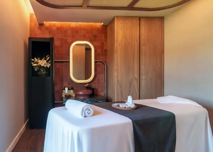 Swissotel And Чешме