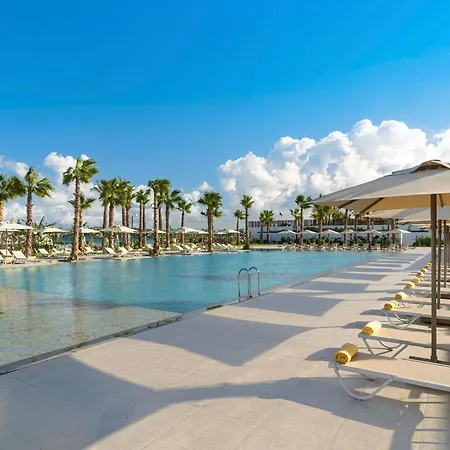 Swissotel And Hotel Cesme