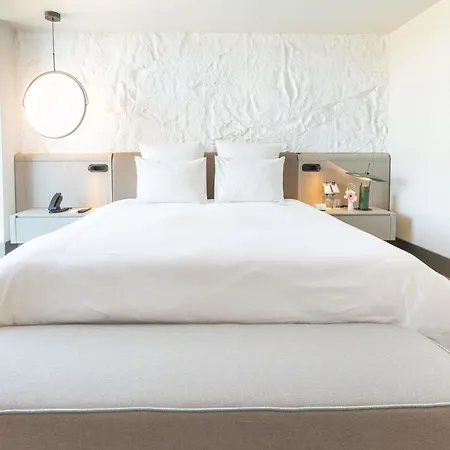 מלון Swissotel And 5*