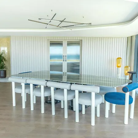 מלון Swissotel And