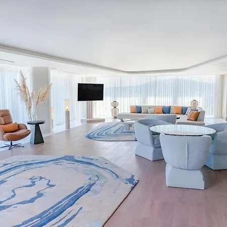 מלון Swissotel And 5*