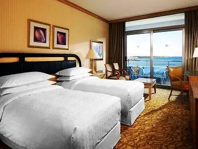 מלון Swissotel And 5*